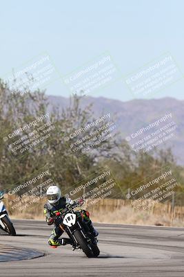 media/Dec-01-2025-Moto Forza (Mon) [[2daa91e15f]]/3-Beginner Group/Session 3 (Turn 3)/